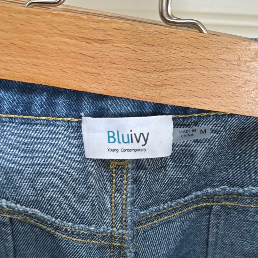Bluivy young contemporary size M jeans PO# 3399